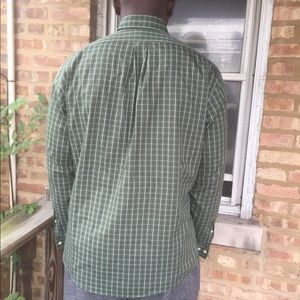 EDDIE BAUER WRINKLE FREE RELAXED FIT SIZE LARGE